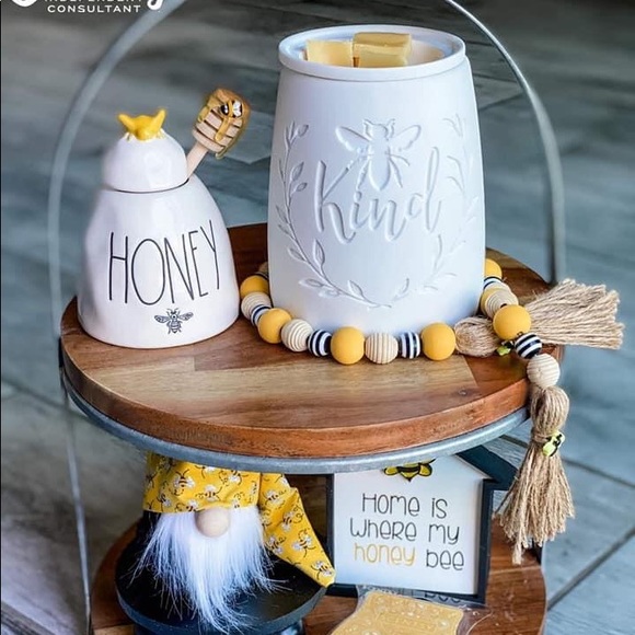 Scentsy’s Warmer - Picture 2 of 2